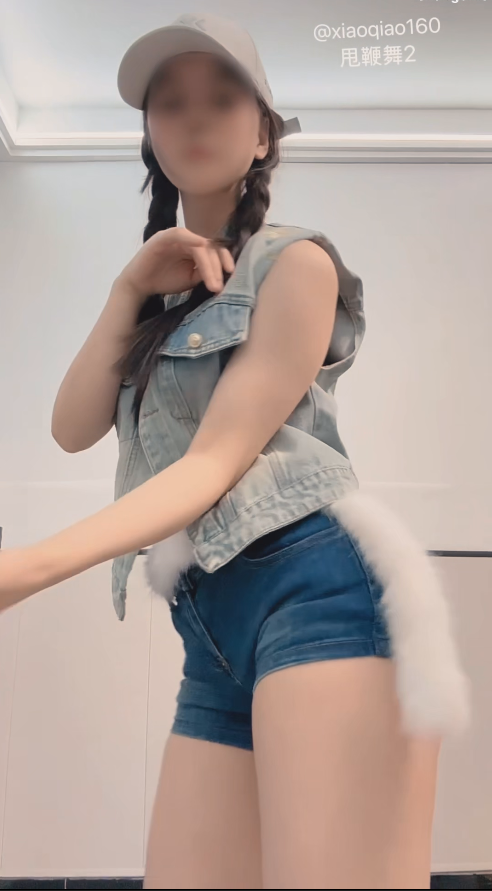 【新】小乔(以安)-12.7 最新付费裸舞私拍【9V】【301M百度云南】