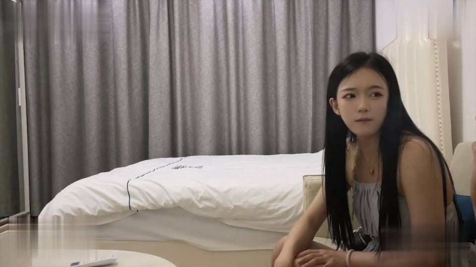 [美女] 探花志平哥❤️约操刚工作不久的小妹，全程高度配合，操的她一脸痛苦 [1V+1.13G] [百度云]